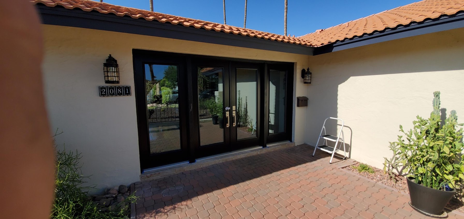 Arizona Window and Door in Scottsdale and Tucson showing front door with large windows